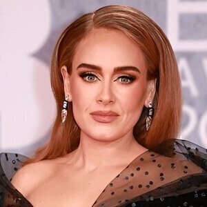 Adele, Rolling in the Deep - текст і переклад пісні. Про яку глибину співає Адель?