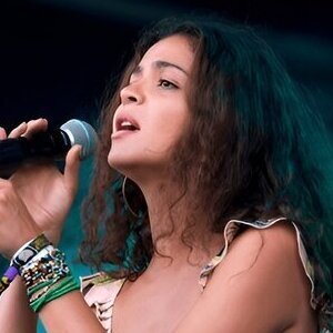 INNA - Ruleta (feat. Erik) - текст і переклад українською: пісня, у якій бажання звучить як танець