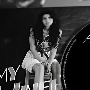Вчимо англійську за піснями: розбір хіта Back to Black від Amy Winehouse